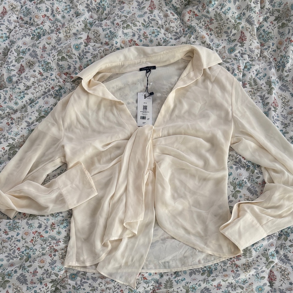 Dynamite Cream Tie-Front Blouse